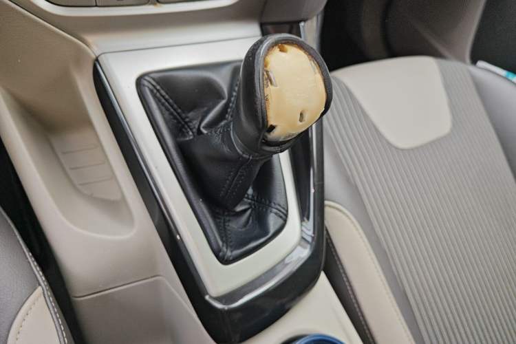 Used Ford Focus 2012 Hatchback 1.6L Manual Fashion Edition Gear Lever