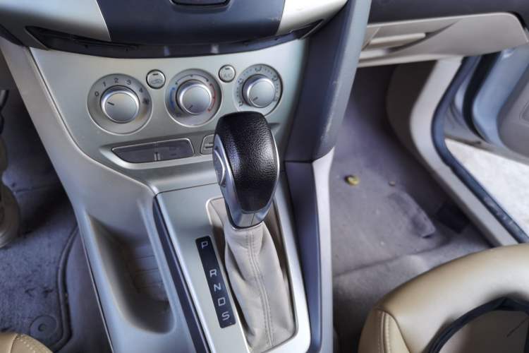 Used Ford Focus 2012 Sedan 1.6L Automatic Comfort Model Gear Lever