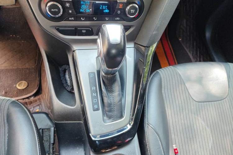 Used Ford Focus 2012 Sedan 1.6L Automatic Fashion Edition Gear Lever