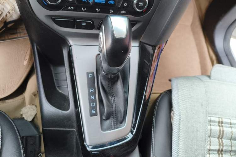 Used Ford Focus 2012 Sedan 1.6L Automatic Fashion Edition Gear Lever