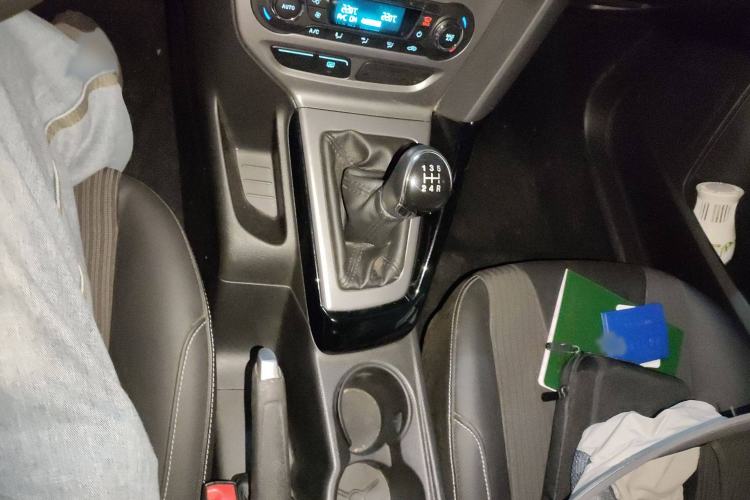 Used Ford Focus 2012 Sedan 1.6L Manual Fashion Edition Gear Lever