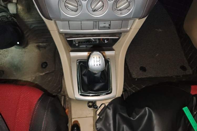 Used Ford Focus 2012 Sedan Classic 1.8L Manual Base Model Gear Lever