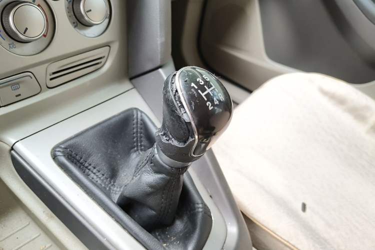 Used Ford Focus 2012 Sedan 1.6L Manual Comfort Model Gear Lever