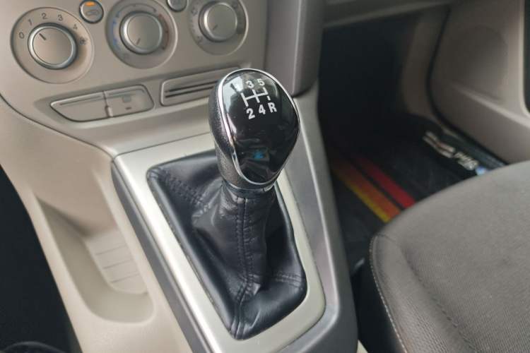 Used Ford Focus 2012 Sedan 1.6L Manual Comfort Model Gear Lever