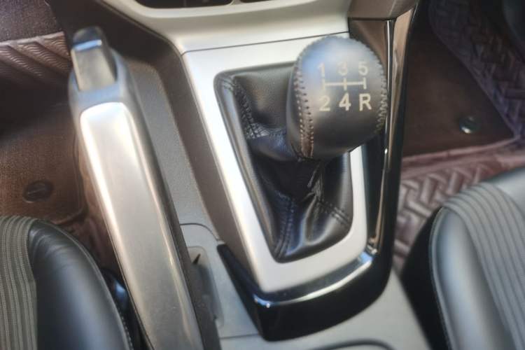 Used Ford Focus 2012 Hatchback 2.0L Manual Luxury Sport Model Gear Lever