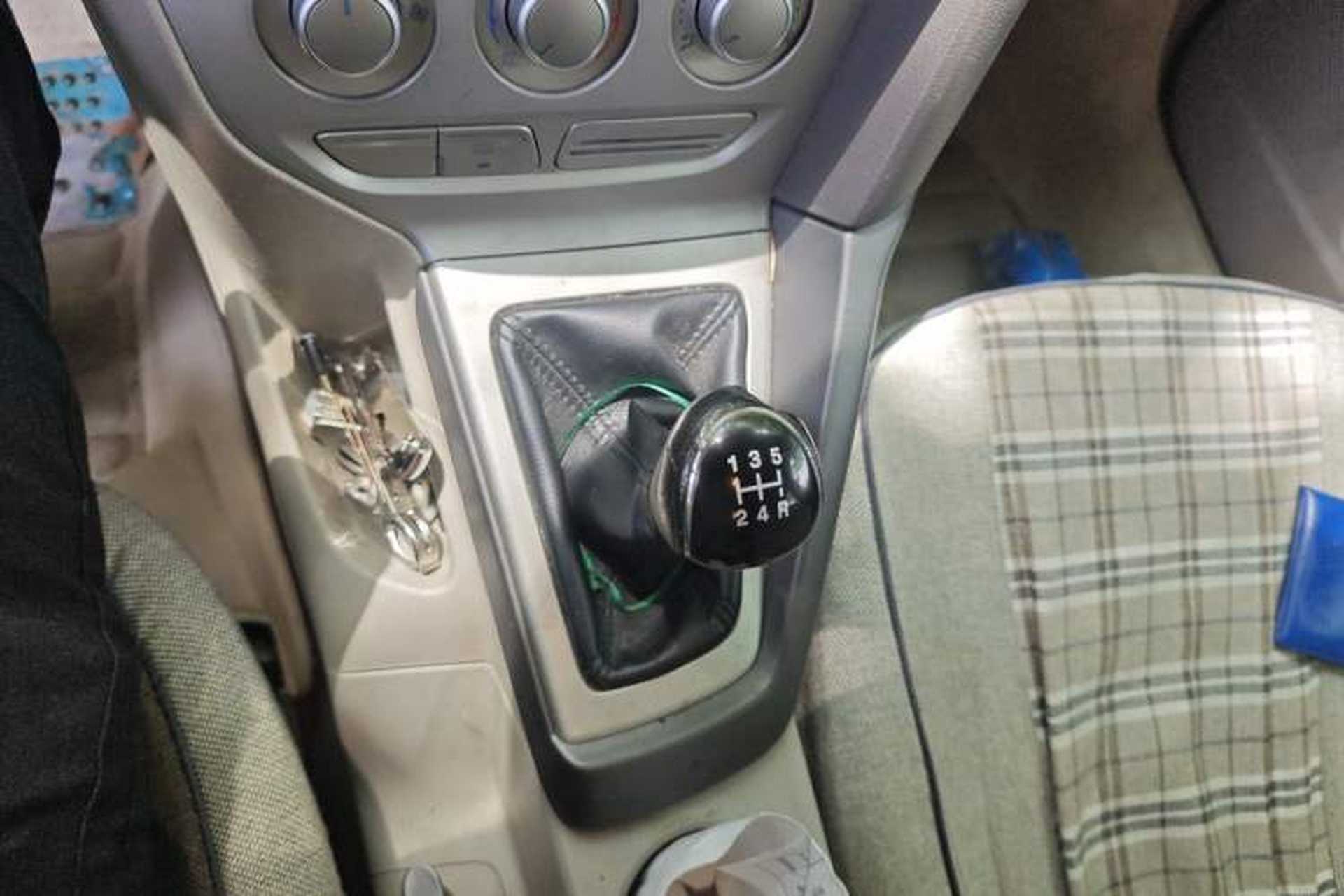 Used Ford Focus 2012 Sedan 1.6L Manual Comfort Model Gear Lever