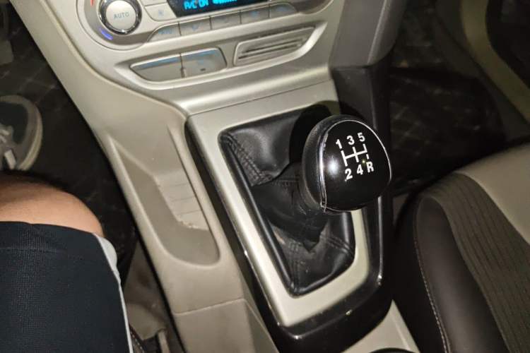 Used Ford Focus 2012 Hatchback 1.6L Manual Fashion Edition Gear Lever
