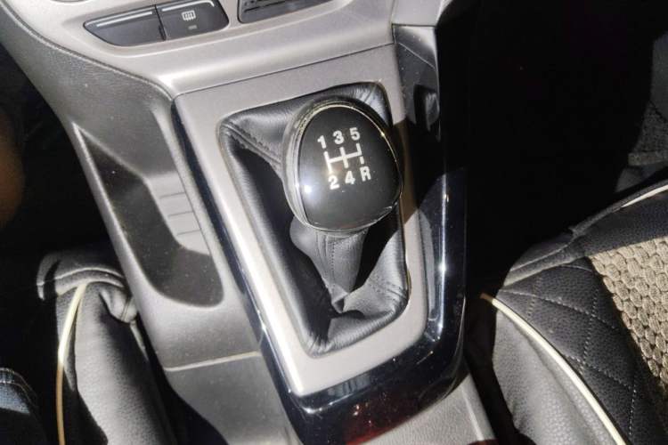 Used Ford Focus 2012 Sedan 1.6L Manual Fashion Edition Gear Lever