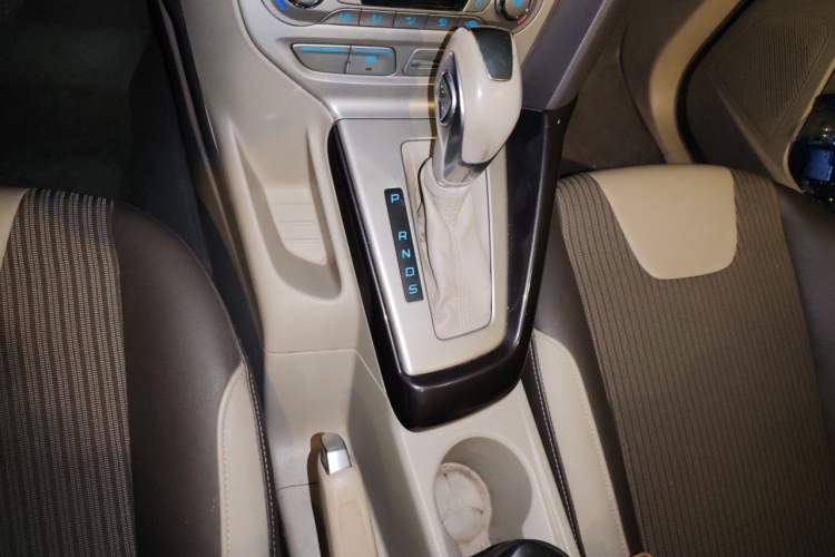 Used Ford Focus 2012 Sedan 1.6L Automatic Fashion Edition Gear Lever