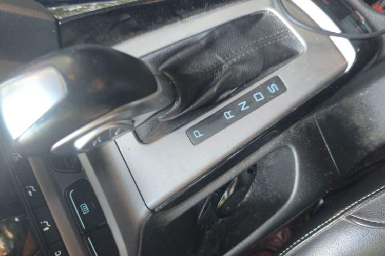Used Ford Focus 2012 Sedan 1.6L Automatic Fashion Edition Gear Lever