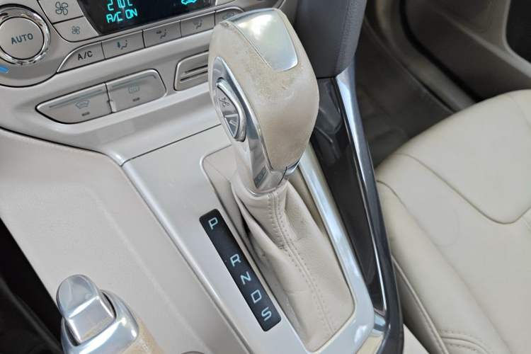 Used Ford Focus 2012 Sedan 2.0L Automatic Flagship Model Gear Lever