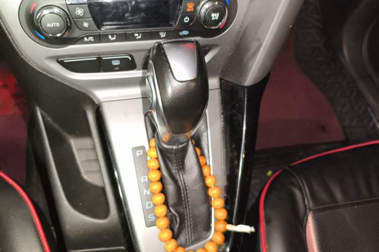 Used Ford Focus 2012 Sedan 1.6L Automatic Fashion Edition Gear Lever