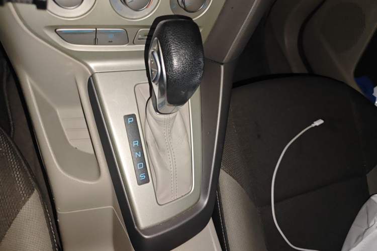 Used Ford Focus 2012 Sedan 1.6L Automatic Comfort Model Gear Lever