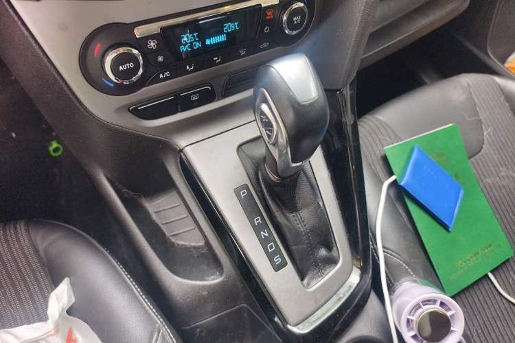 Used Ford Focus 2012 Hatchback 1.6L Automatic Fashion Edition Gear Lever