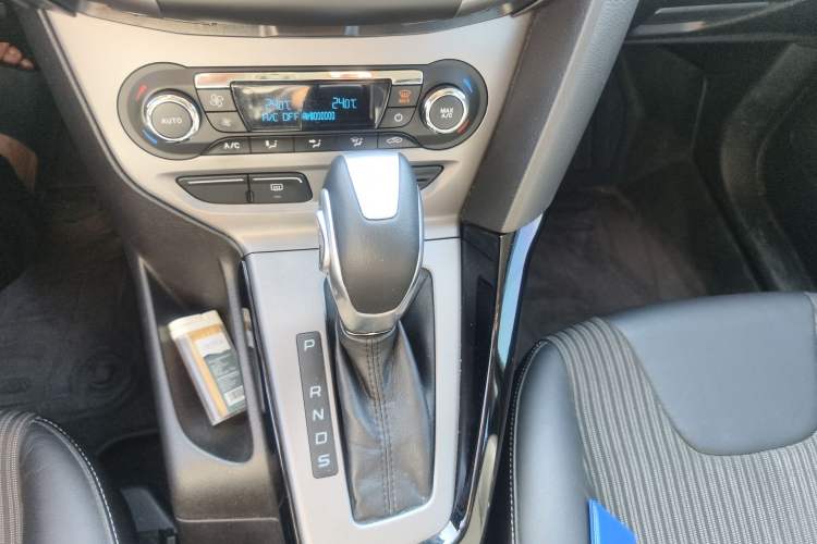 Used Ford Focus 2012 Hatchback 1.6L Automatic Fashion Edition Gear Lever