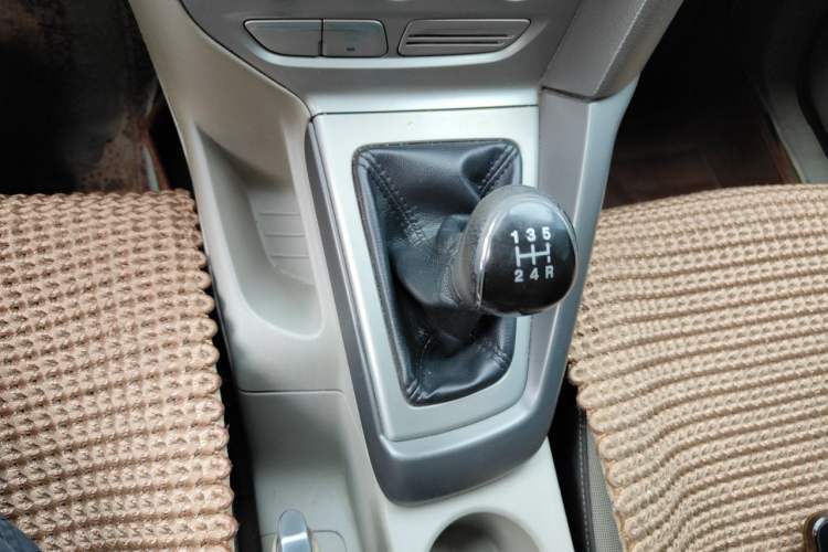 Used Ford Focus 2012 Sedan 1.6L Manual Comfort Model Gear Lever