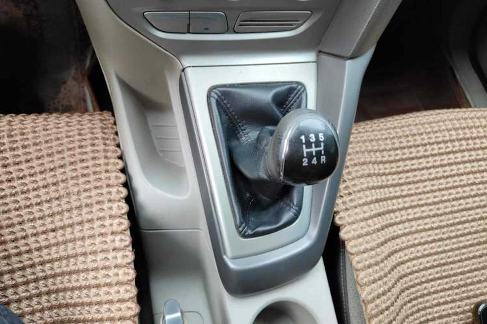 Used Ford Focus 2012 Sedan 1.6L Manual Comfort Model Gear Lever
