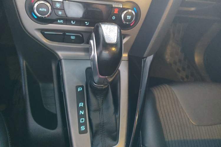 Used Ford Focus 2012 Hatchback 1.6L Automatic Fashion Edition Gear Lever