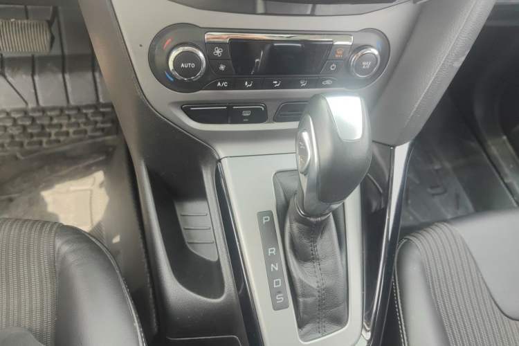 Used Ford Focus 2012 Hatchback 1.6L Automatic Fashion Edition Gear Lever
