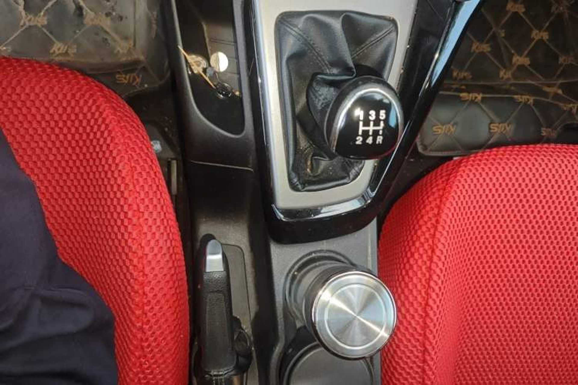 Used Ford Focus 2012 Hatchback 1.6L Manual Fashion Edition Gear Lever
