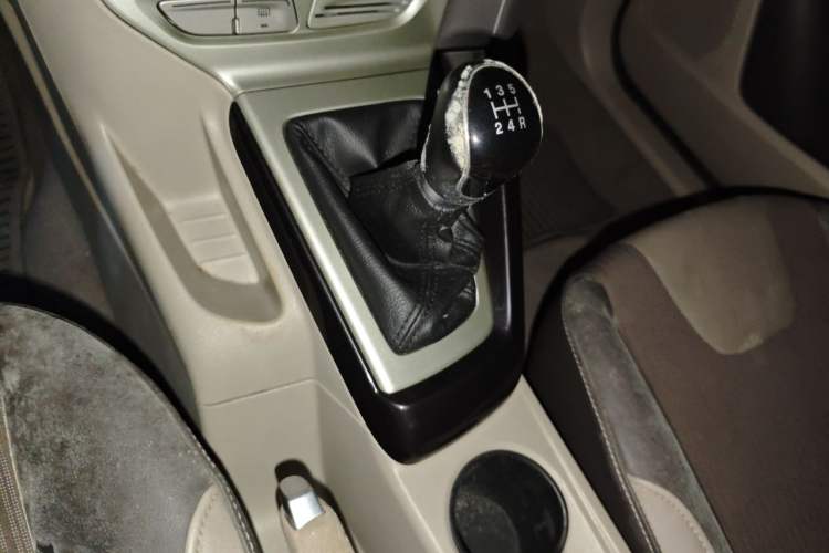 Used Ford Focus 2012 Sedan 1.6L Manual Fashion Edition Gear Lever