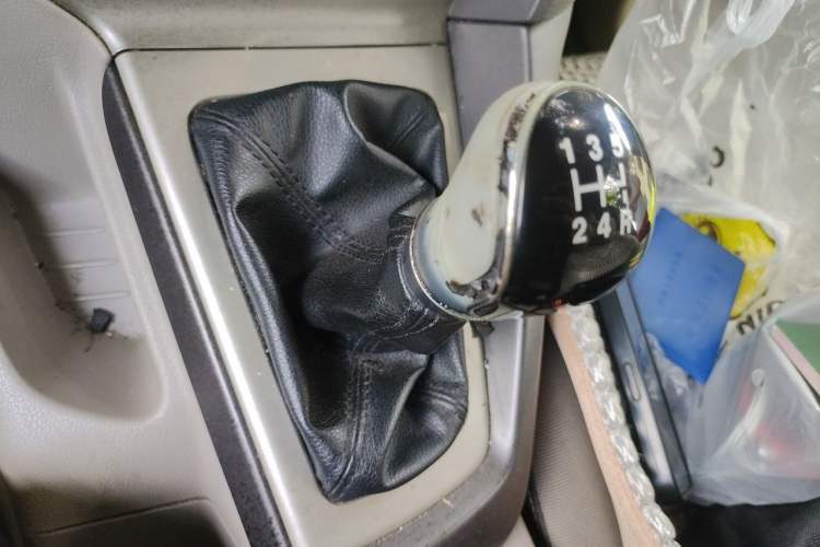 Used Ford Focus 2012 Sedan 1.6L Manual Comfort Model Gear Lever