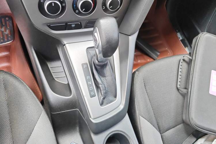 Used Ford Focus 2012 Hatchback 1.6L Automatic Comfort Model Gear Lever