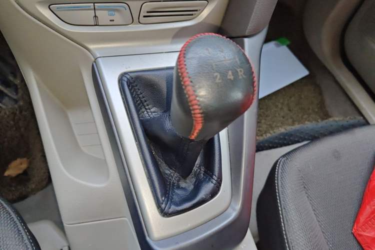Used Ford Focus 2012 Sedan 1.6L Manual Fashion Edition Gear Lever