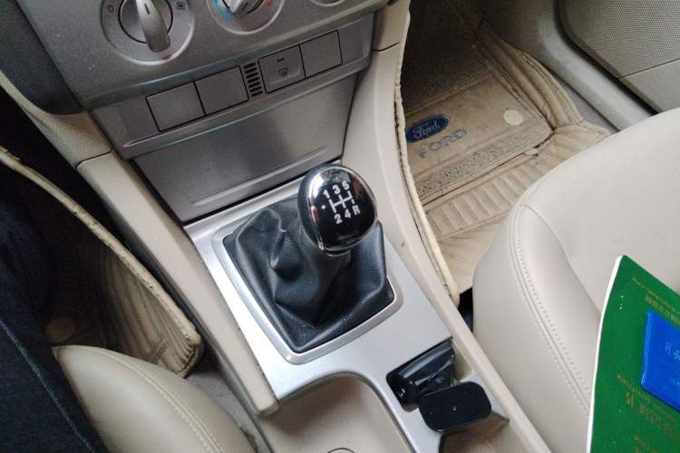 Used Ford Focus 2012 Sedan Classic 1.8L Manual Fashion Edition Gear Lever