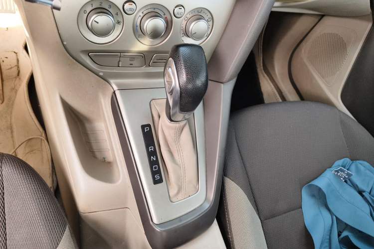 Used Ford Focus 2012 Sedan 1.6L Automatic Comfort Model Gear Lever