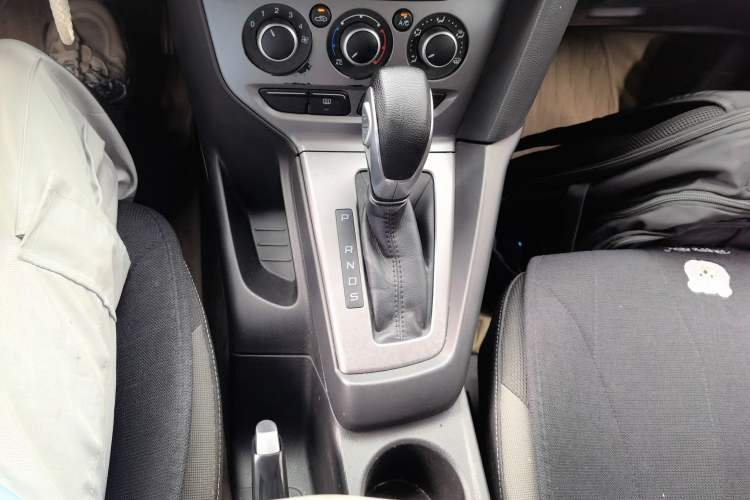 Used Ford Focus 2012 Hatchback 1.6L Automatic Comfort Model Gear Lever