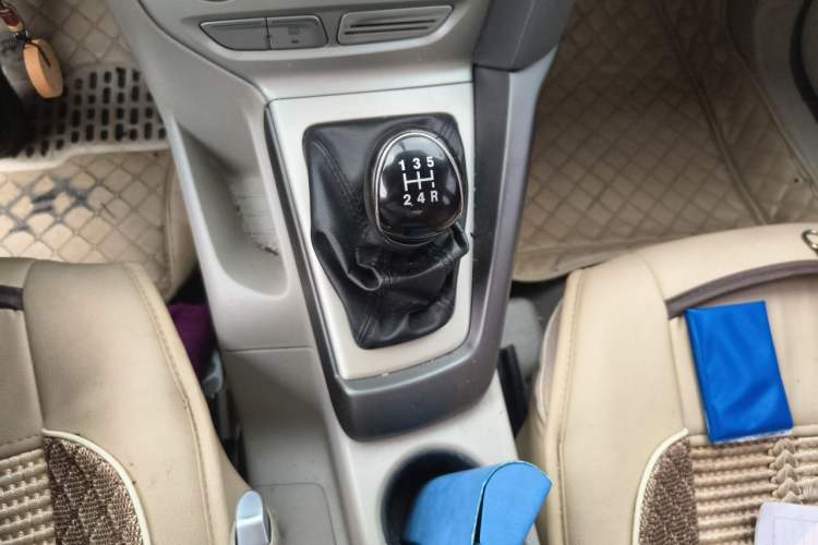 Used Ford Focus 2012 Sedan 1.6L Manual Comfort Model Gear Lever