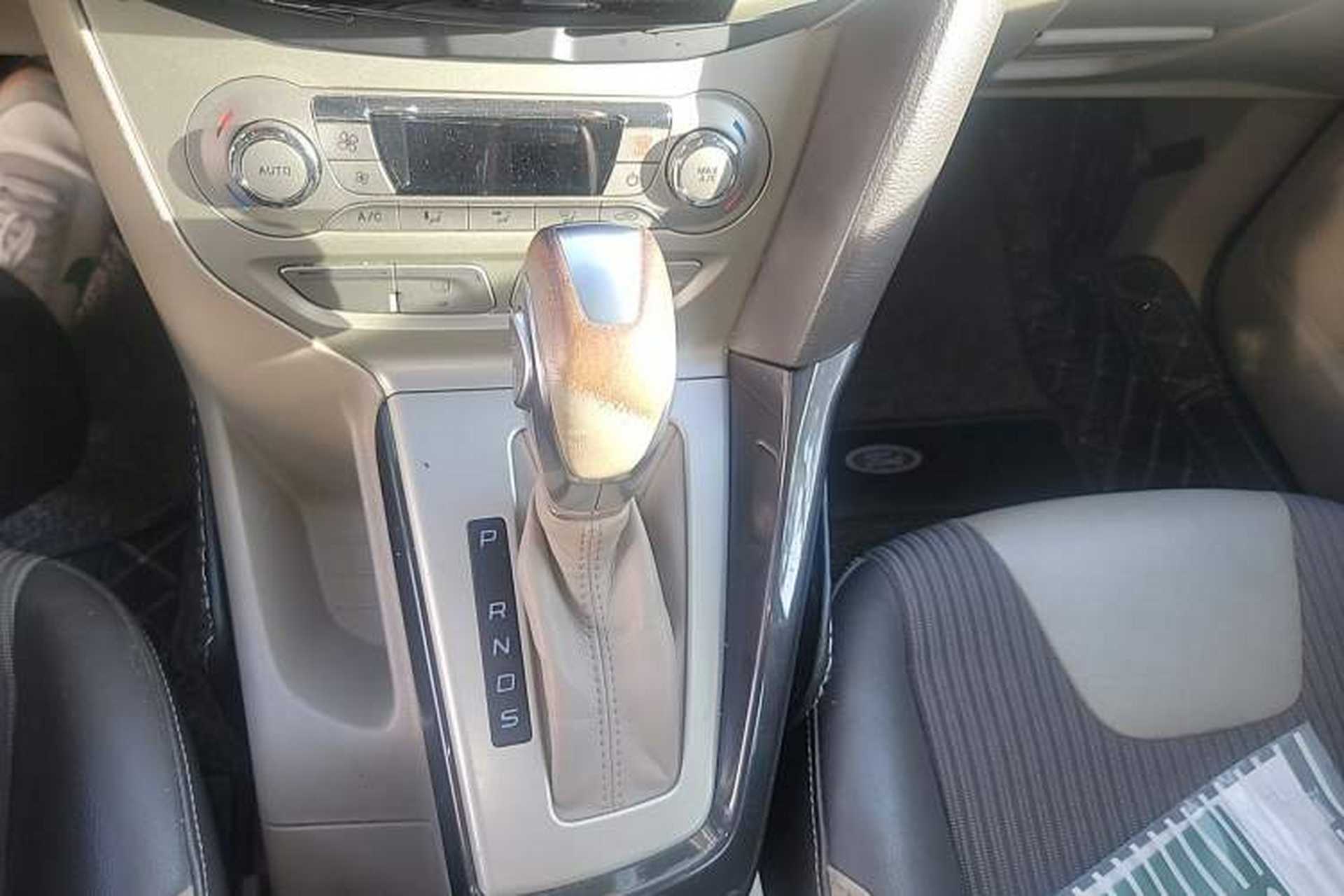 Used Ford Focus 2012 Sedan 1.6L Automatic Fashion Edition Gear Lever