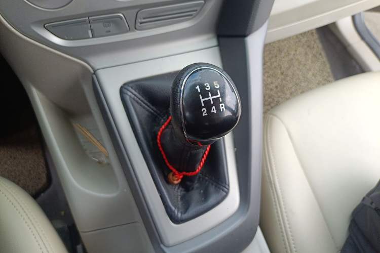 Used Ford Focus 2012 Sedan 1.6L Manual Comfort Model Gear Lever