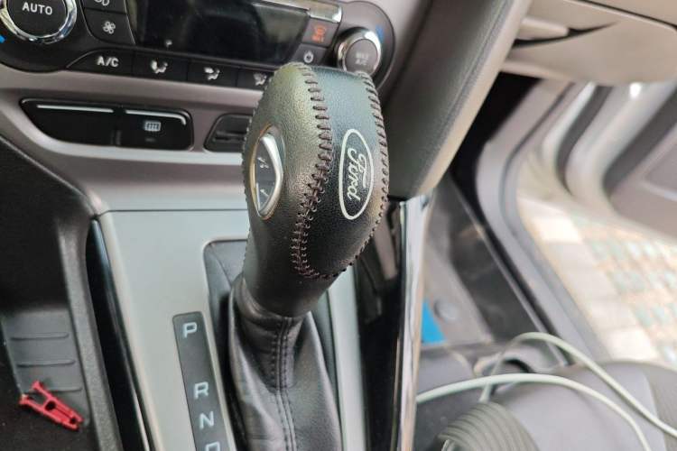 Used Ford Focus 2012 Sedan 1.6L Automatic Fashion Edition Gear Lever