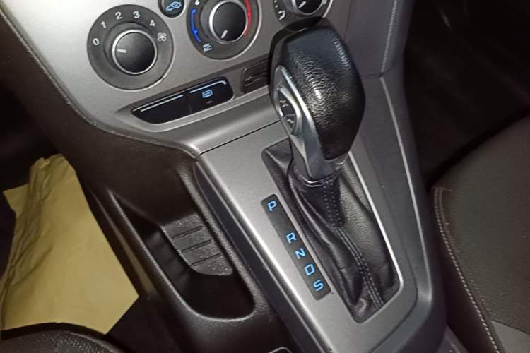 Used Ford Focus 2012 Hatchback 1.6L Automatic Comfort Model Gear Lever