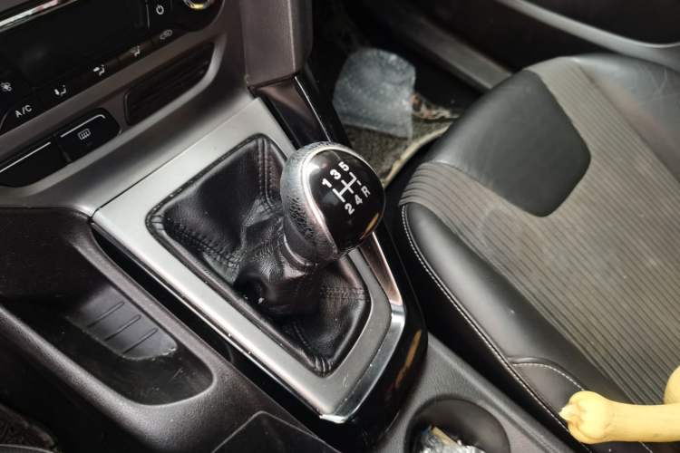 Used Ford Focus 2012 Sedan 1.6L Manual Fashion Edition Gear Lever