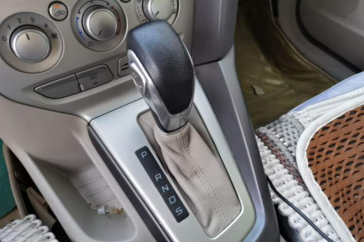 Used Ford Focus 2012 Sedan 1.6L Automatic Comfort Model Gear Lever