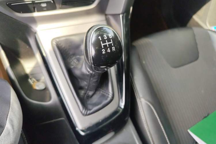 Used Ford Focus 2012 Sedan 1.6L Manual Fashion Edition Gear Lever