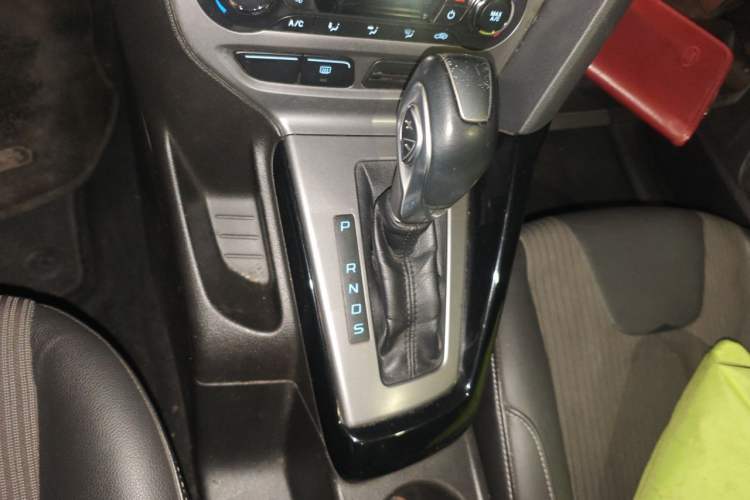 Used Ford Focus 2012 Sedan 1.6L Automatic Fashion Edition Gear Lever