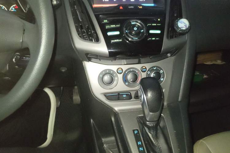 Used Ford Focus 2012 Hatchback 1.6L Automatic Comfort Model Gear Lever