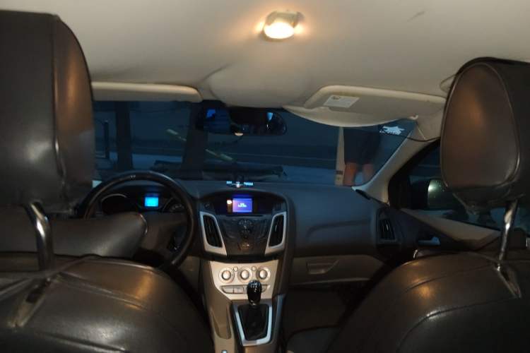 Used Ford Focus 2012 Sedan 1.6L Manual Comfort Model Headliner