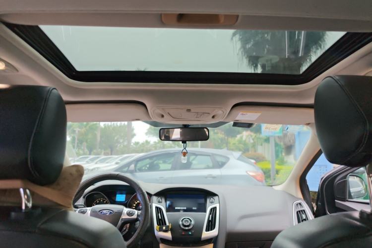 Used Ford Focus 2012 Sedan 1.6L Automatic Fashion Edition Headliner