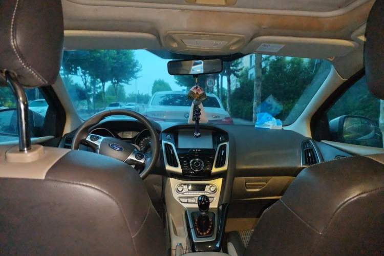 Used Ford Focus 2012 Sedan 1.6L Manual Fashion Edition Headliner