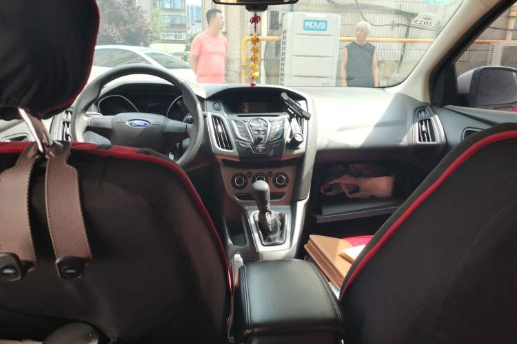 Used Ford Focus 2012 Hatchback 1.6L Manual Comfort Model Headliner