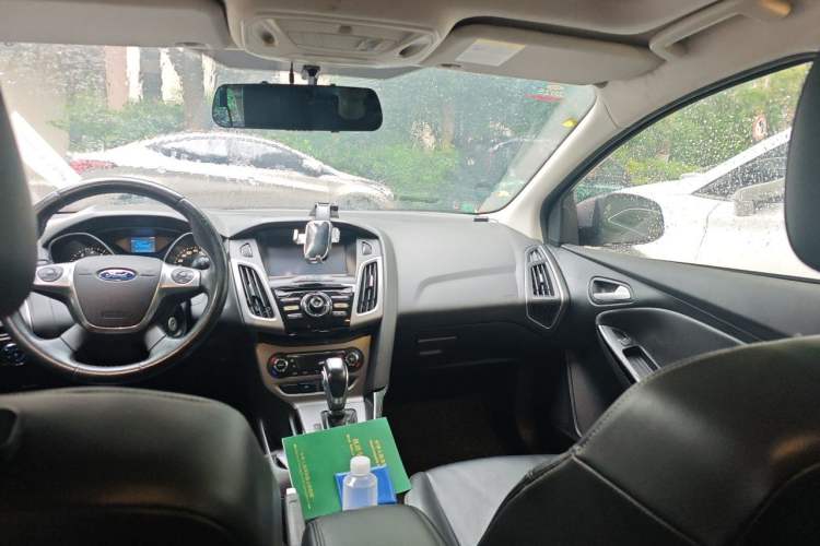 Used Ford Focus 2012 Sedan 1.6L Automatic Fashion Edition Headliner
