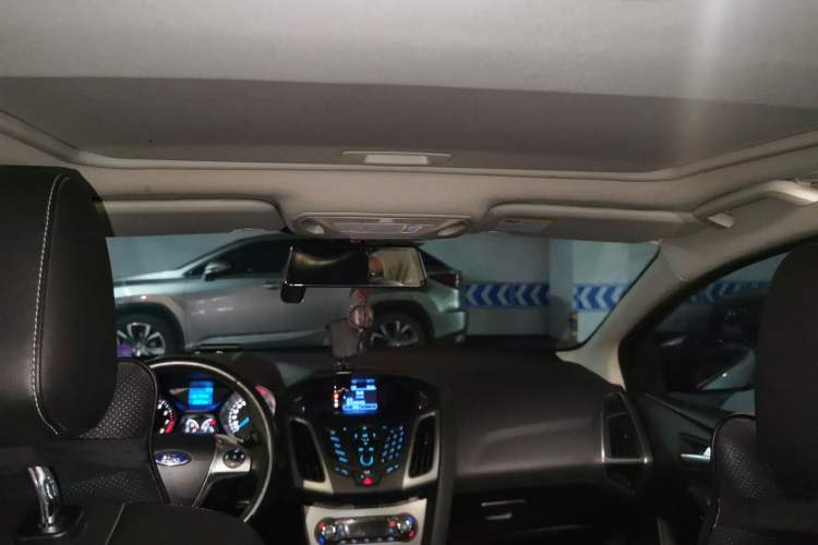 Used Ford Focus 2012 Sedan 1.6L Manual Fashion Edition Headliner
