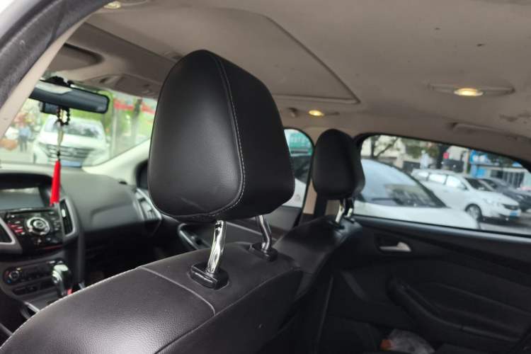 Used Ford Focus 2012 Sedan 1.6L Automatic Fashion Edition Headliner