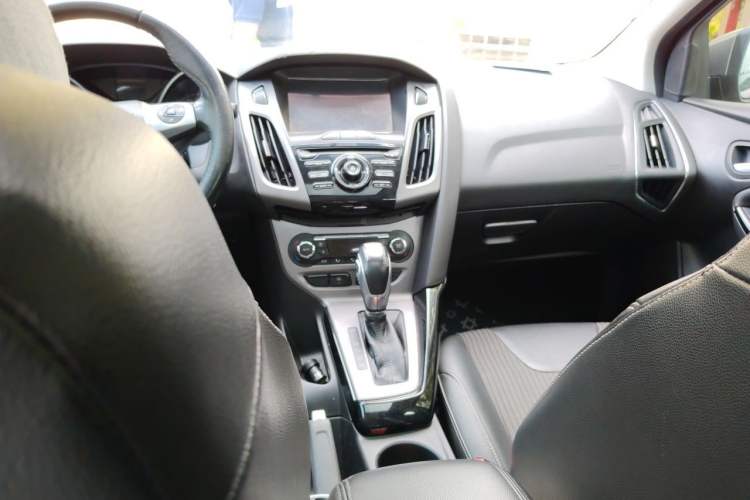 Used Ford Focus 2012 Sedan 1.6L Automatic Fashion Edition Headliner