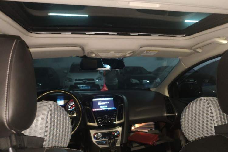 Used Ford Focus 2012 Sedan 1.6L Automatic Fashion Edition Headliner
